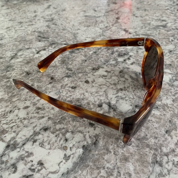 Prada sunglasses - Picture 6 of 10